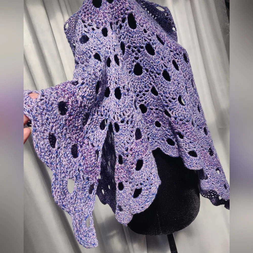 Hand Made Poncho with Head Scarf - Picture 4 of 9